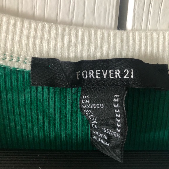 Ribbed t-shirt with white trim (M) - Picture 2 of 2